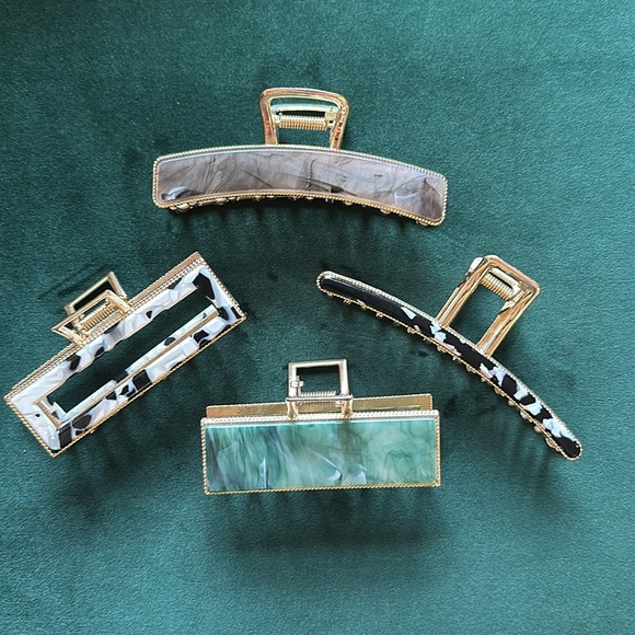Anthropologie Resin set of 4 Claw Hair Clips - Picture 3 of 9